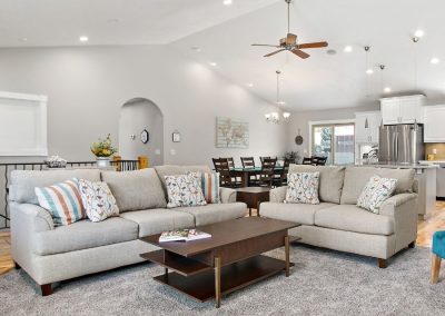 Maple Mountain Quilt Retreat Living Room